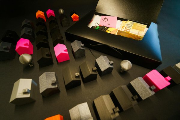 What Are the Historical Trends Influencing UK Women's Fashion Today?